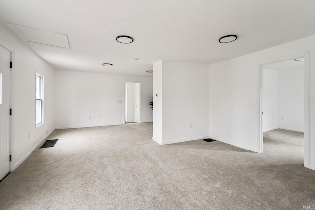 516 W Pike St, Warsaw, IN 46580 - carpeted empty room with baseboards