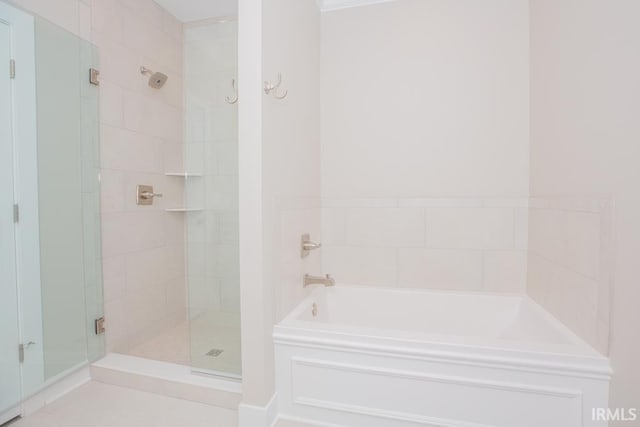 6968 Barlow Ct, Newburgh, IN 47630 - full bath featuring a stall shower and a bath
