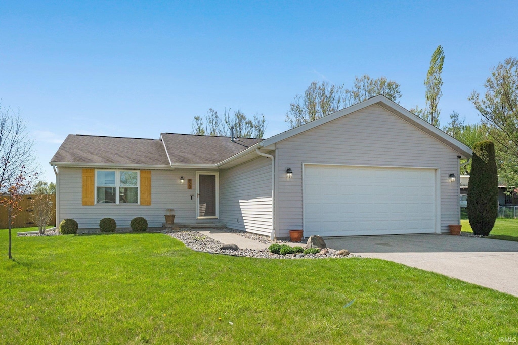 923 S Redstone Ct, Columbia City, IN 46725 - single story home featuring a garage, driveway, a front lawn, and roof with shingles
