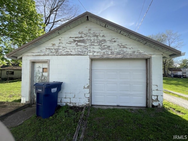 251 N Snowden St, Andrews, IN 46702 - view of garage