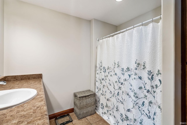 full bathroom featuring tile patterned flooring, baseboards, a shower with shower curtain, and vanity