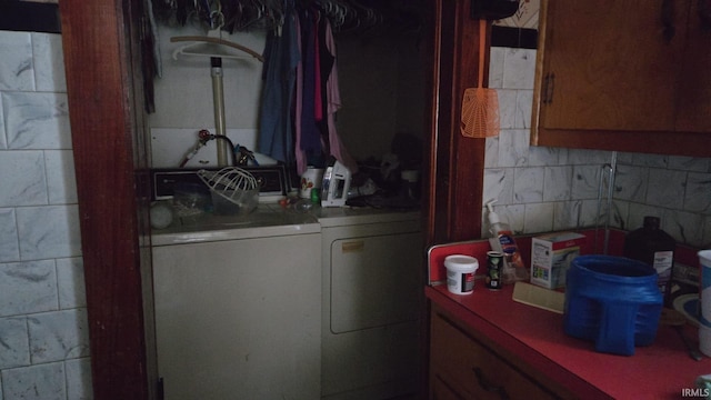 2911 S 9th St, Terre Haute, IN 47802 - clothes washing area with independent washer and dryer