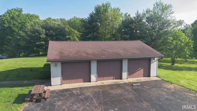view of detached garage