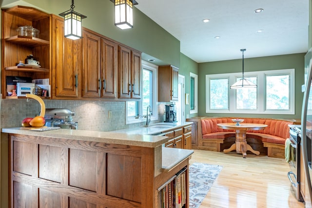 kitchen featuring a sink, breakfast area, open shelves, plenty of natural light, and recessed lighting