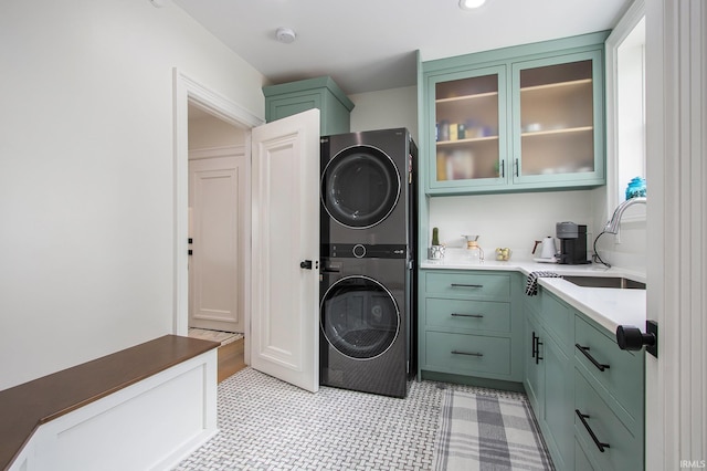 4 Edgewater Pl, Elkhart, IN 46516 - clothes washing area featuring stacked washer / dryer