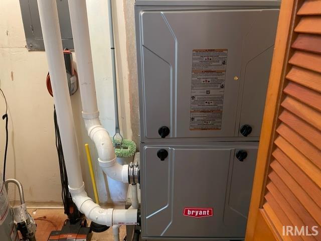 206 Pine St, Vincennes, IN 47591 - utilities with heating unit