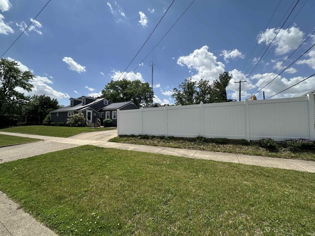 134 E 3rd St, Peru, IN 46970 - view of yard