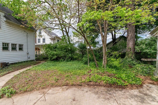 view of yard featuring central AC