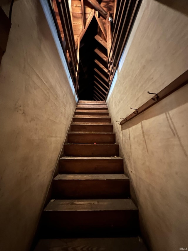 306 Wabash St, Berne, IN 46711 - view of stairway