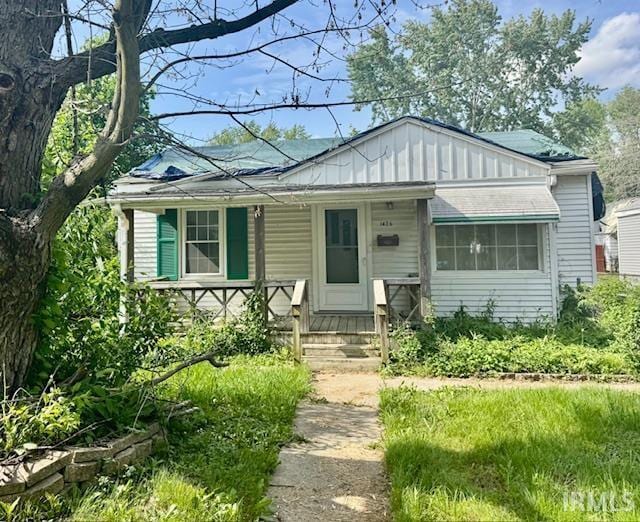 1426 W N St, Kokomo, IN 46901 - bungalow featuring covered porch and board and batten siding
