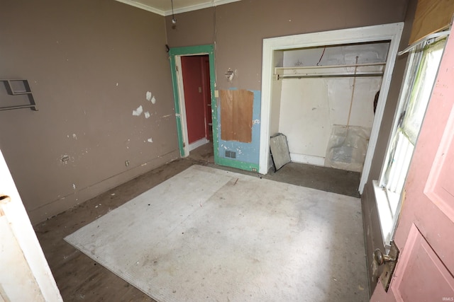 unfurnished bedroom featuring a closet