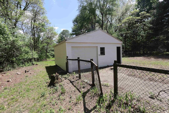 view of outdoor structure with fence and an outdoor structure