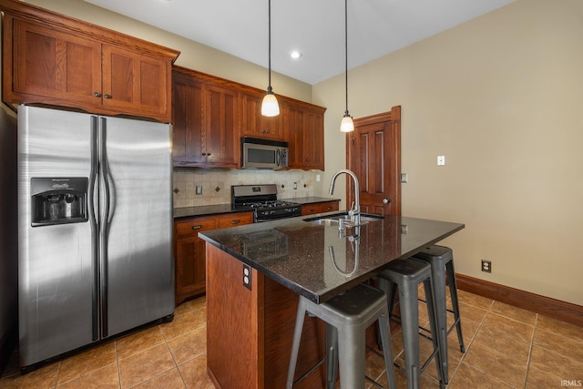 511 N 7th St, Lafayette, IN 47901 - kitchen with appliances with stainless steel finishes, a sink, tasteful backsplash, a breakfast bar, and a kitchen island with sink