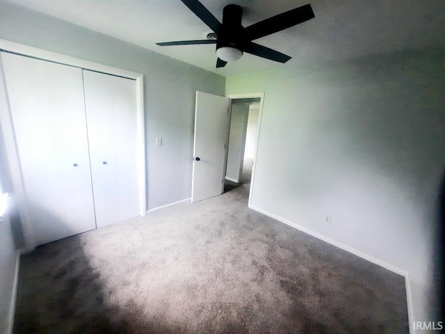 unfurnished bedroom featuring carpet flooring, a closet, baseboards, and a ceiling fan