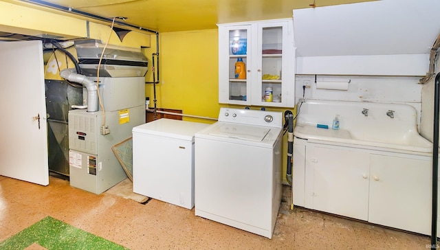 6408 Washington Ave, Evansville, IN 47715 - washroom featuring independent washer and dryer and light floors