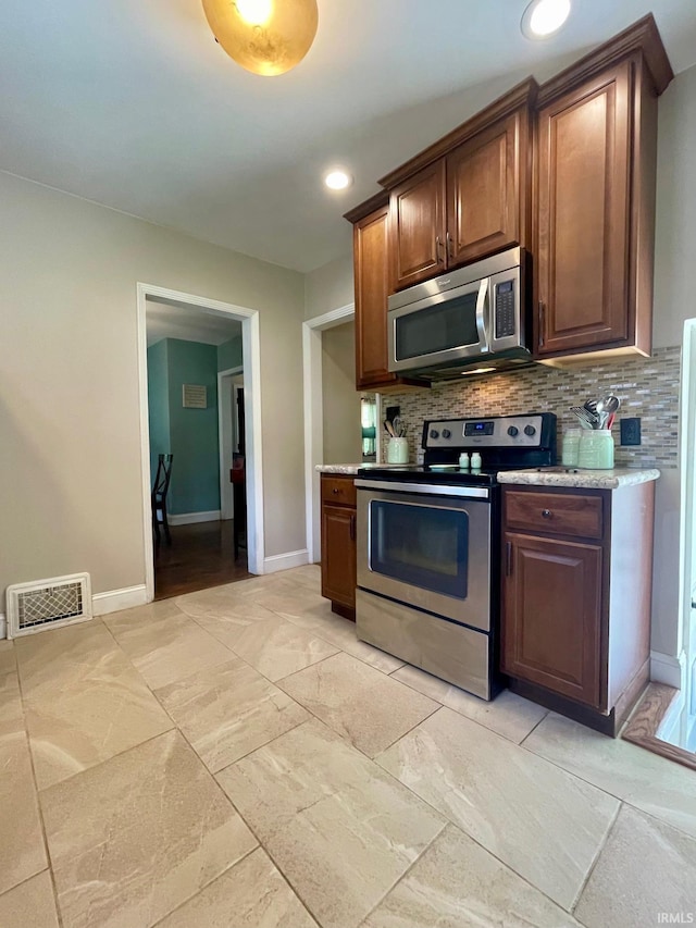 1304 Parkside Dr, Evansville, IN 47714 - kitchen featuring stainless steel appliances, backsplash, baseboards, and recessed lighting