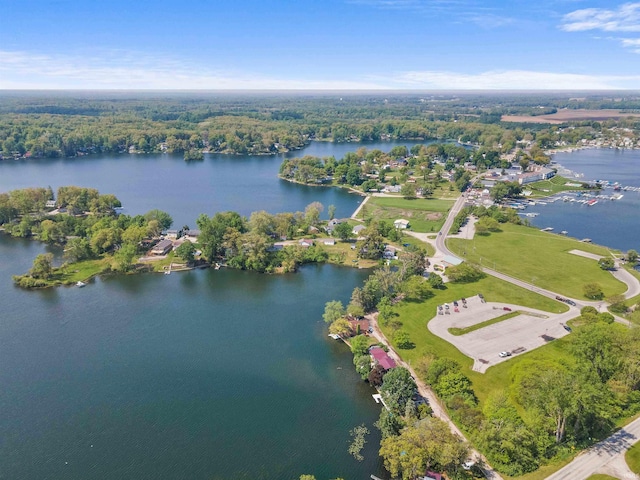 9758 N Hiawatha Ln, Syracuse, IN 46567