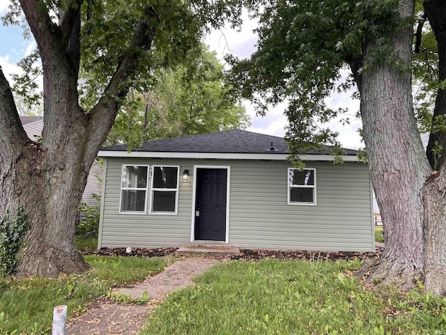 2108 W Memorial Dr, Muncie, IN 47302 - view of front of home with a shingled roof