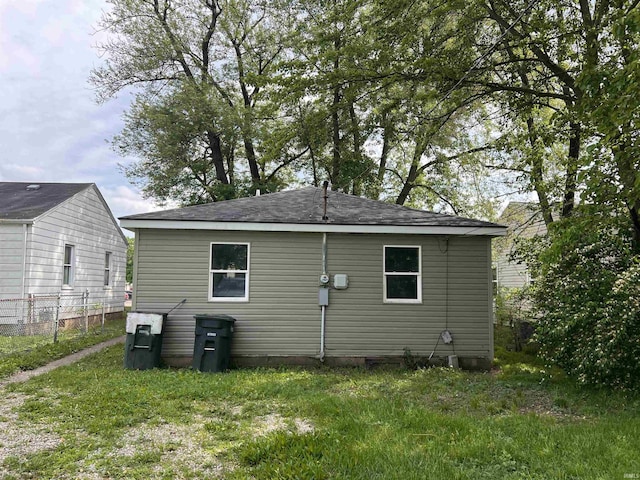 2108 W Memorial Dr, Muncie, IN 47302 - back of house with fence