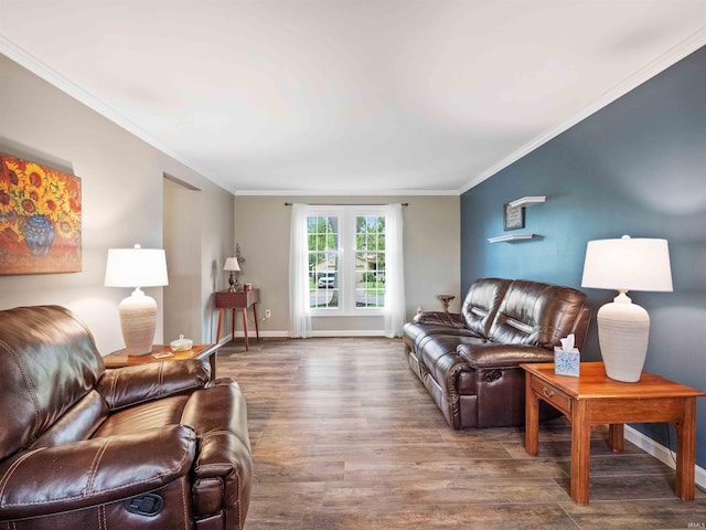 4904 Live Oak Ct, Fort Wayne, IN 46804 - living room with wood finished floors, crown molding, and baseboards