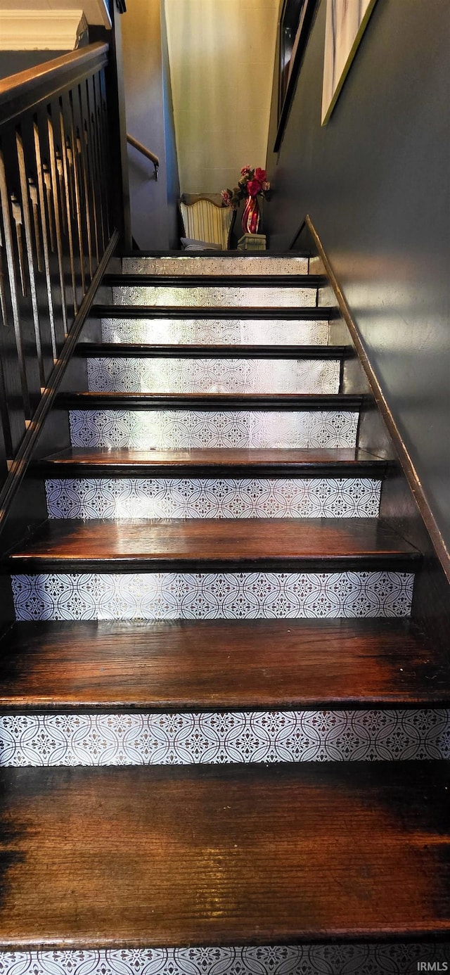 718 N Cherry St, Mount Carmel, IL 62439 - view of stairway