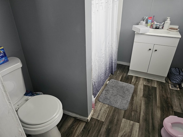 552 Heath St, Logansport, IN 46947 - full bath featuring toilet, wood finished floors, and baseboards