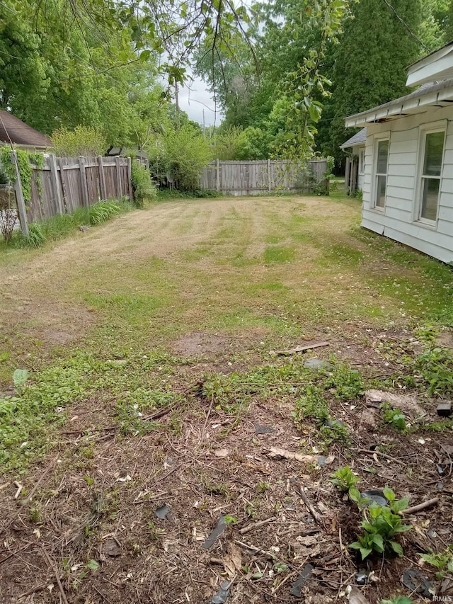 19401 Burke St, South Bend, IN 46637 - view of yard