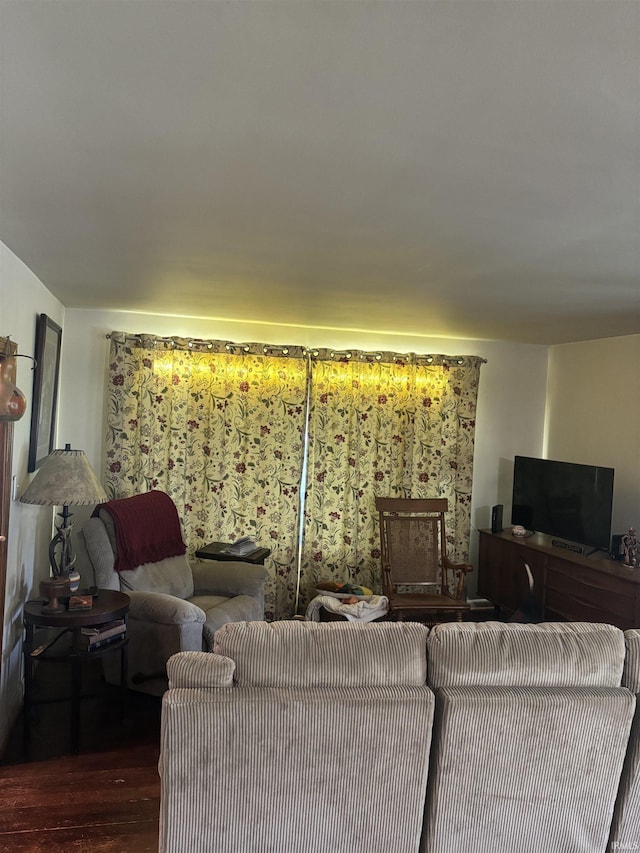 504 N Myra St, Worthington, IN 47471 - living room with wood finished floors