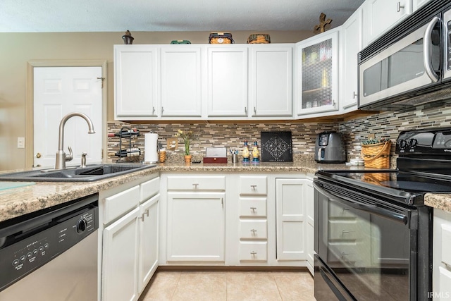 682 E Heather Dr, Bloomington, IN 47401 - kitchen with stainless steel appliances, a sink, decorative backsplash, and light tile patterned floors