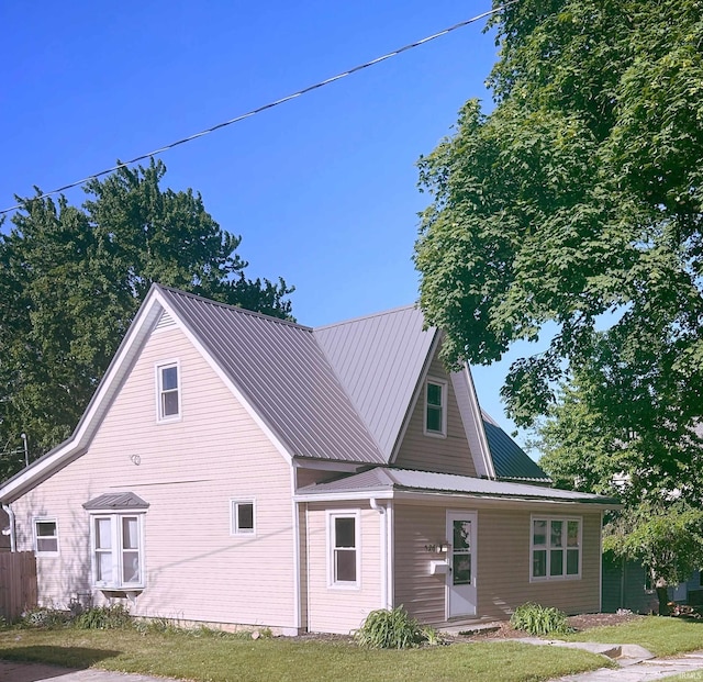 view of front of property featuring metal roof
