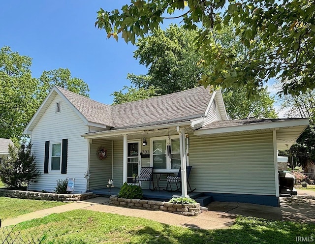 701 N Lincoln Ave, Rockport, IN 47635 - view of front of property with covered porch, roof with shingles, and a front lawn