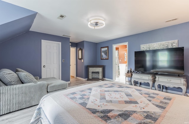 7860 Cedar Ridge Dr, Evansville, IN 47715 - bedroom featuring light wood-style flooring and baseboards