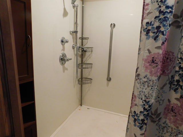 1702 Valley View Dr, Bedford, IN 47421 - full bathroom featuring curtained shower and baseboards