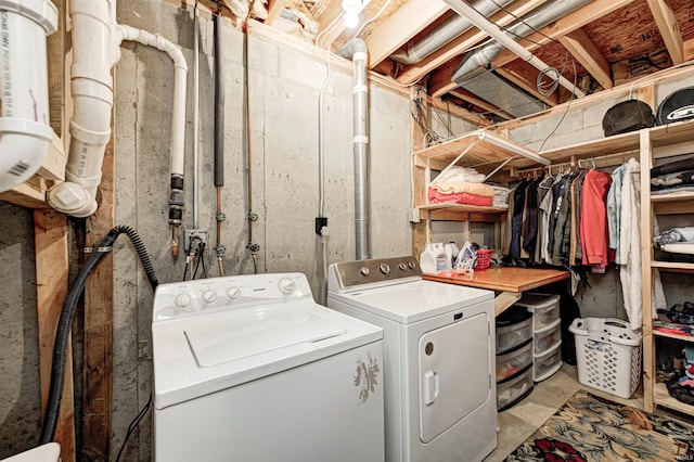4302 Kessler Blvd N Drive, Indianapolis, IN 46220 - clothes washing area featuring washer and clothes dryer