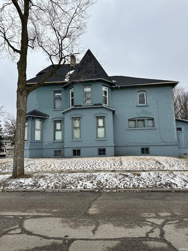 529 W Marion St, Elkhart, IN 46516 - view of front of house featuring a chimney