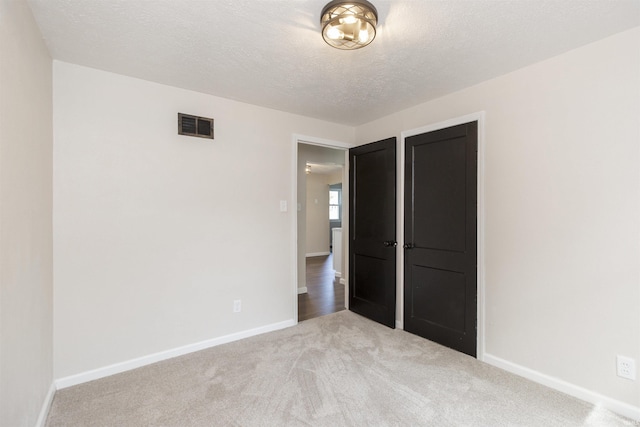 121 Palau St, Mishawaka, IN 46545 - unfurnished bedroom featuring carpet, baseboards, and a textured ceiling