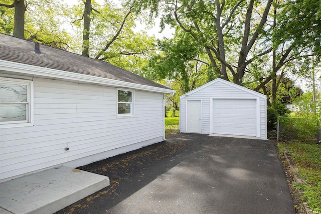121 Palau St, Mishawaka, IN 46545 - detached garage with driveway
