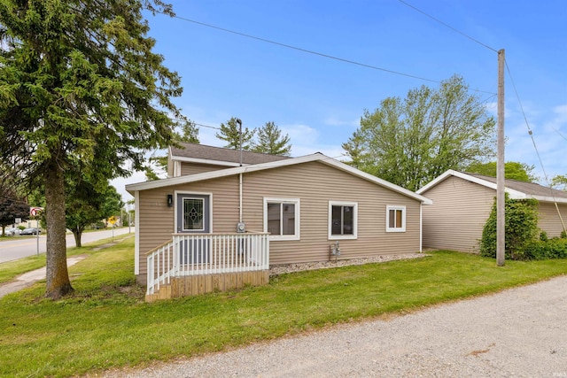 845 N Wayne St, Waterloo, IN 46793 - bungalow-style home featuring a front yard