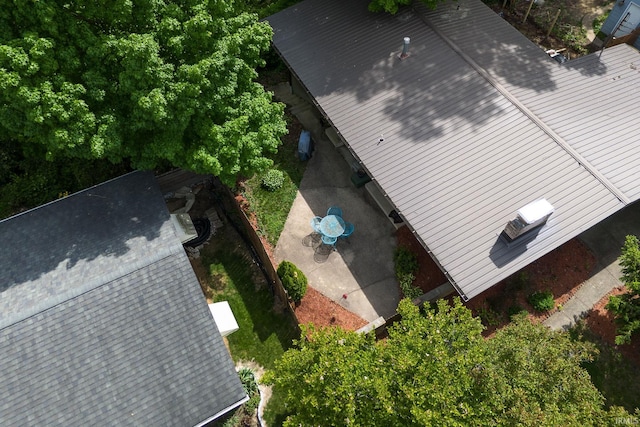aerial view of property and surrounding area