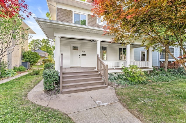 209 Marquette Ave, South Bend, IN 46617 - american foursquare style home featuring covered porch and a front yard