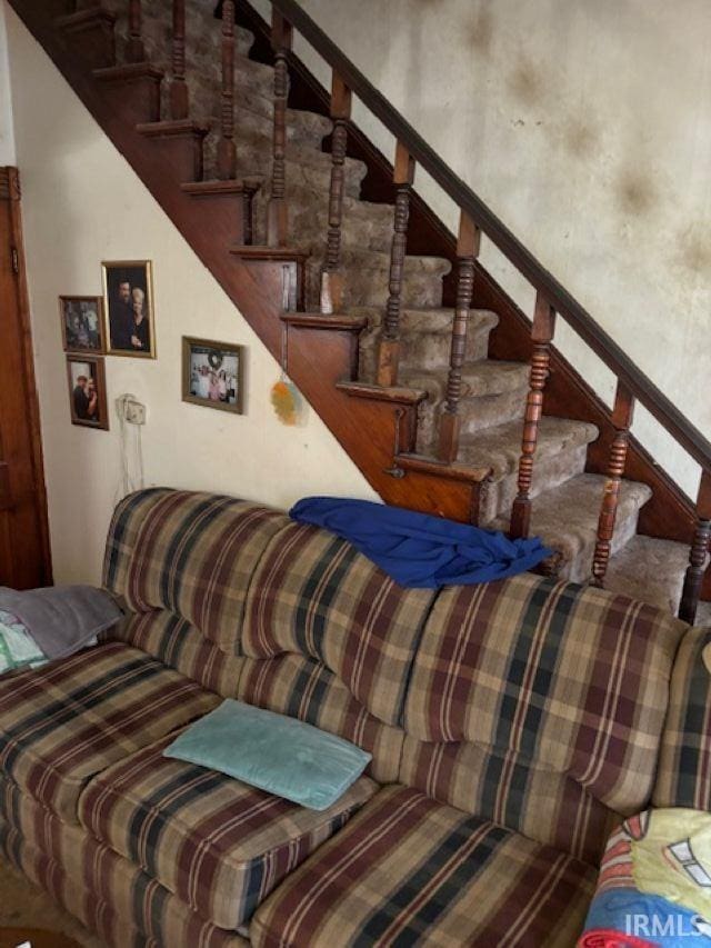109 E Water St, Montpelier, IN 47359 - living area with stairs