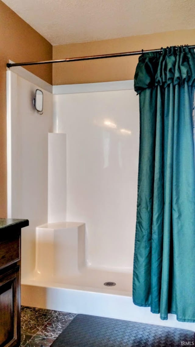 7751 E Fibia Pl, Fort Wayne, IN 46818 - bathroom featuring a shower with curtain