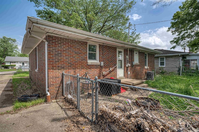 1616 N Roosevelt Dr, Evansville, IN 47711 - ranch-style home featuring brick siding, a gate, and cooling unit