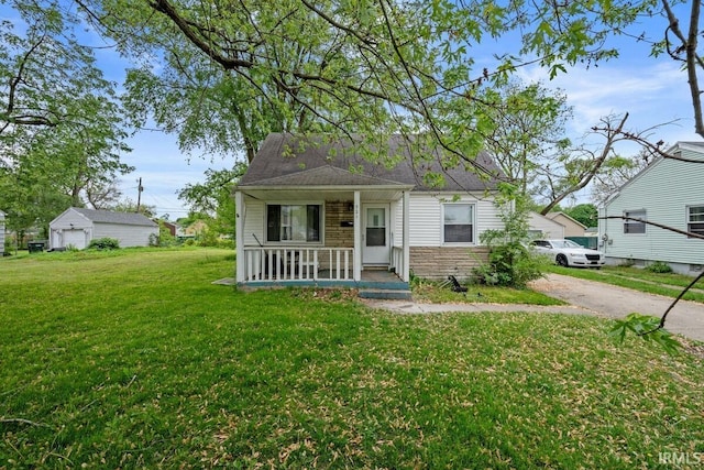 721 S Wellington St, South Bend, IN 46619 - view of front of home featuring a porch and a front yard