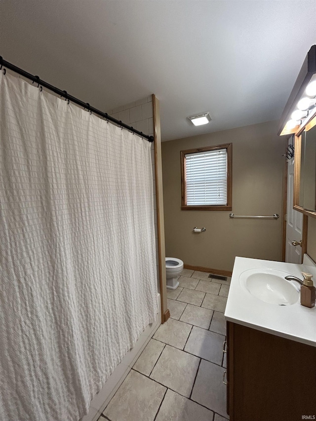312 W Columbia St, Oakland City, IN 47660 - bathroom featuring tile patterned flooring, toilet, vanity, baseboards, and curtained shower