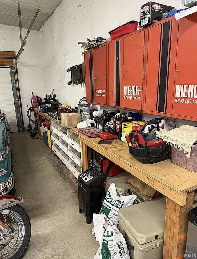 312 W Columbia St, Oakland City, IN 47660 - garage featuring a workshop area