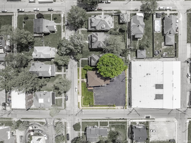607 E Charles St, Muncie, IN 47305 - aerial view of residential area with property boundaries highlighted