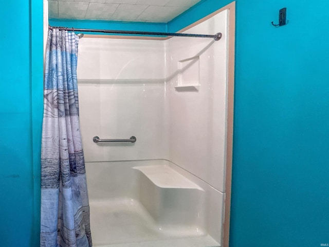 315 W Butcher St, Geneva, IN 46740 - bathroom featuring a shower with shower curtain