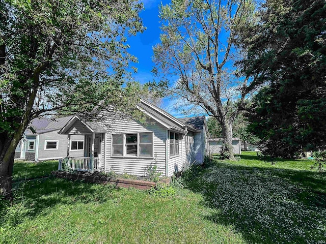 315 W Butcher St, Geneva, IN 46740 - back of property with a lawn