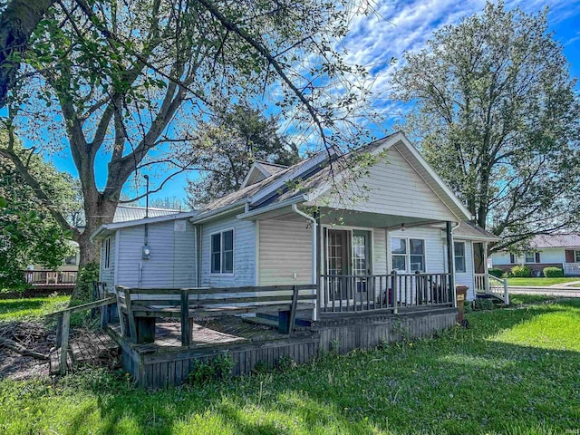 315 W Butcher St, Geneva, IN 46740 - view of front of house featuring a porch and a front yard